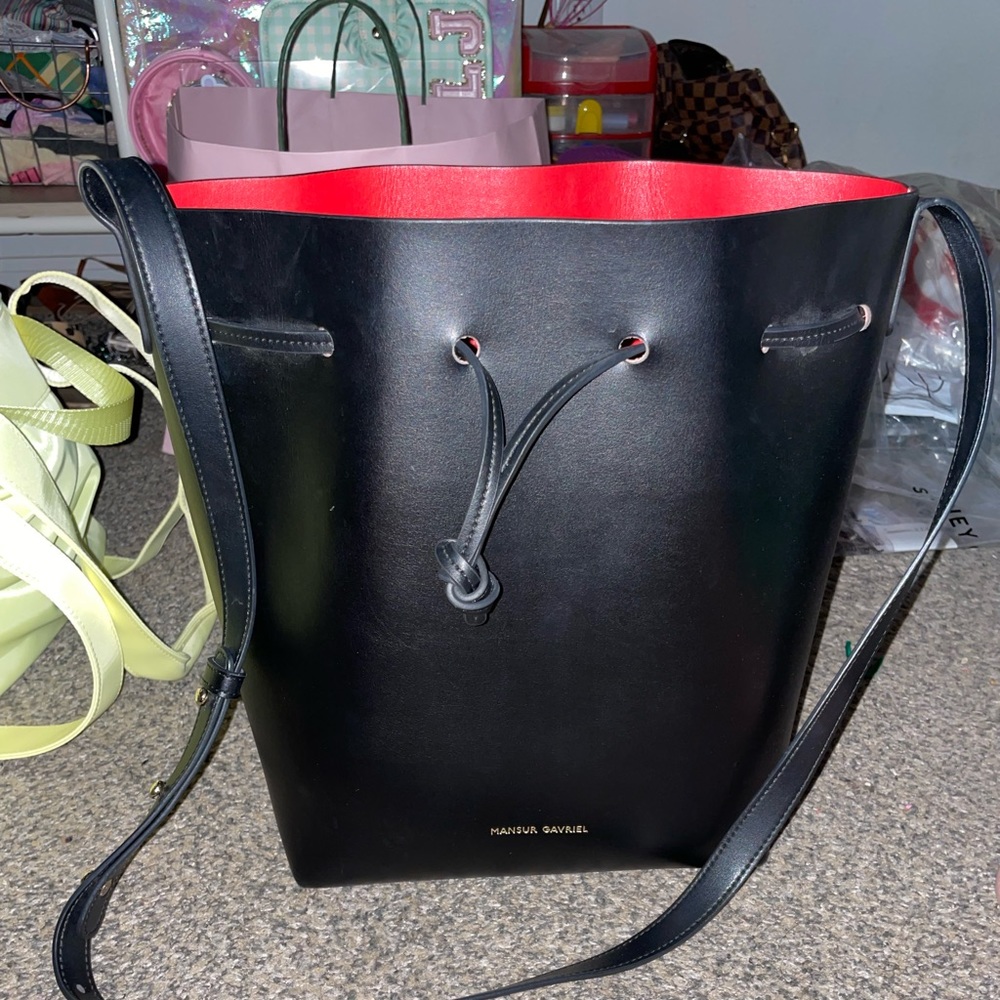 🖤Crossbody bucket bag❤️